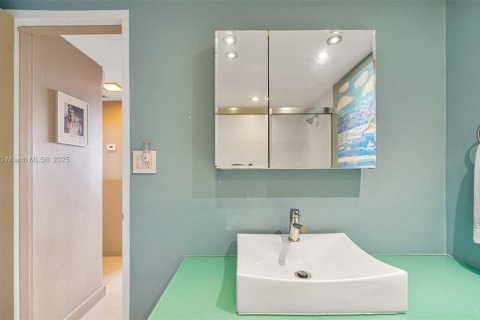 Condo in Miami Beach, Florida, 1 bedroom  № 1954143 - photo 9