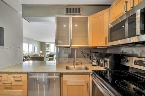 Condo in Miami Beach, Florida, 1 bedroom  № 1954143 - photo 5
