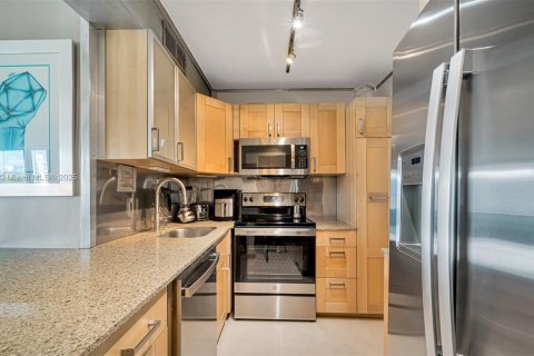 Condo in Miami Beach, Florida, 1 bedroom  № 1954143 - photo 4