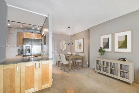 Condo in Miami Beach, Florida, 1 bedroom  № 1954143 - photo 2