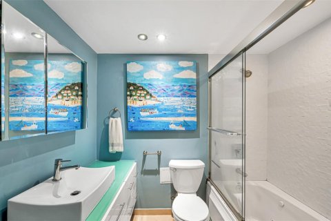 Condo in Miami Beach, Florida, 1 bedroom  № 1954143 - photo 8