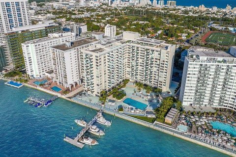 Condo in Miami Beach, Florida, 1 bedroom  № 1954143 - photo 16