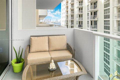Condo in Miami Beach, Florida, 1 bedroom  № 1954143 - photo 10