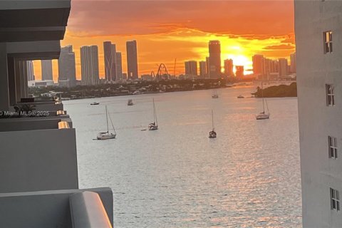 Condo in Miami Beach, Florida, 1 bedroom  № 1954143 - photo 11