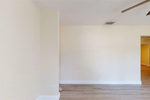 Casa en alquiler en Saint Petersburg, Florida, 3 dormitorios, 106.84 m2 № 1918091 - foto 12