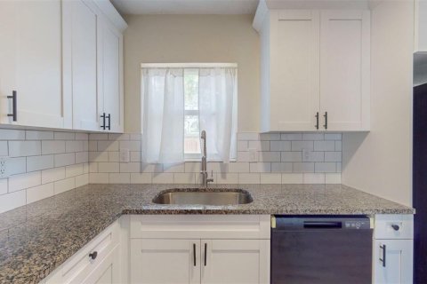 Casa en alquiler en Saint Petersburg, Florida, 3 dormitorios, 106.84 m2 № 1918091 - foto 14