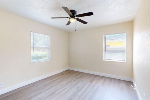 Casa en alquiler en Saint Petersburg, Florida, 3 dormitorios, 106.84 m2 № 1918091 - foto 21