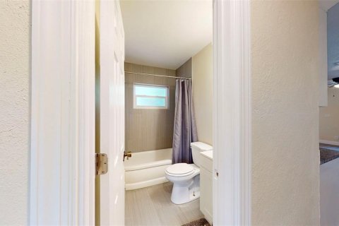 Casa en alquiler en Saint Petersburg, Florida, 3 dormitorios, 106.84 m2 № 1918091 - foto 17