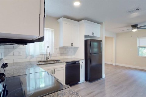 Casa en alquiler en Saint Petersburg, Florida, 3 dormitorios, 106.84 m2 № 1918091 - foto 13