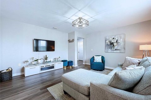 Casa en venta en Wesley Chapel, Florida, 5 dormitorios, 229.56 m2 № 1903900 - foto 10
