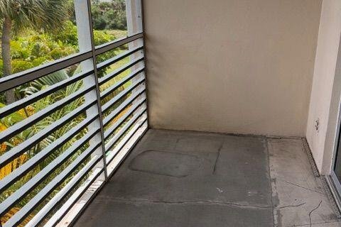 Condo in Lake Worth, Florida, 1 bedroom № 2154702 - photo 9