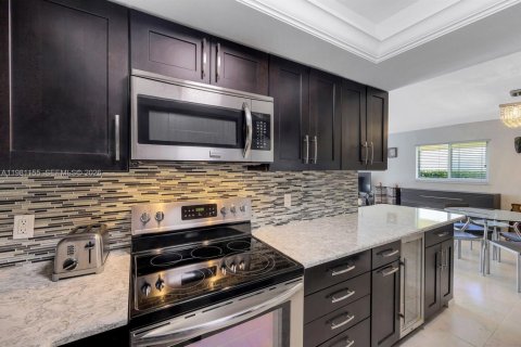 Copropriété à vendre à Naples, Floride: 2 chambres, 100.33 m2 № 2048690 - photo 8