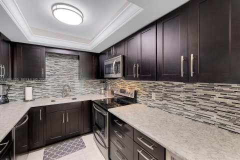 Copropriété à vendre à Naples, Floride: 2 chambres, 100.33 m2 № 2048690 - photo 11