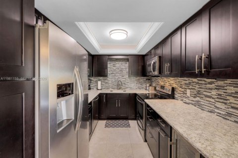 Copropriété à vendre à Naples, Floride: 2 chambres, 100.33 m2 № 2048690 - photo 9