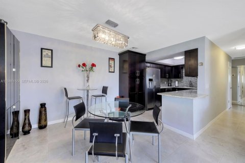 Copropriété à vendre à Naples, Floride: 2 chambres, 100.33 m2 № 2048690 - photo 13