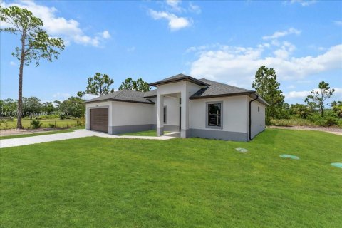 House in LaBelle, Florida 4 bedrooms № 1882109 - photo 1