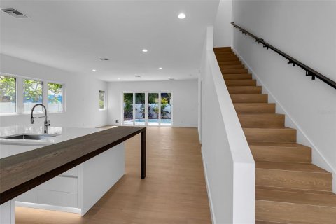House in Sarasota, Florida 5 bedrooms, 255.11 sq.m. № 2102153 - photo 10
