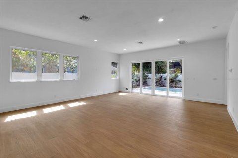 House in Sarasota, Florida 5 bedrooms, 255.11 sq.m. № 2102153 - photo 8