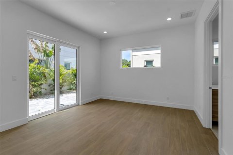House in Sarasota, Florida 5 bedrooms, 255.11 sq.m. № 2102153 - photo 11