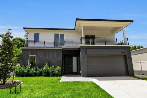 Casa en Sarasota, Florida 5 dormitorios, 255.11 m2 № 2102153