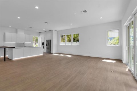 House in Sarasota, Florida 5 bedrooms, 255.11 sq.m. № 2102153 - photo 9