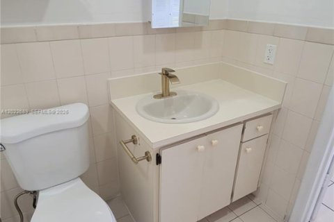 Снять в аренду виллу или дом в Хайалиа, Флорида 2 спальни, 85.93м2, № 2089410 - фото 16
