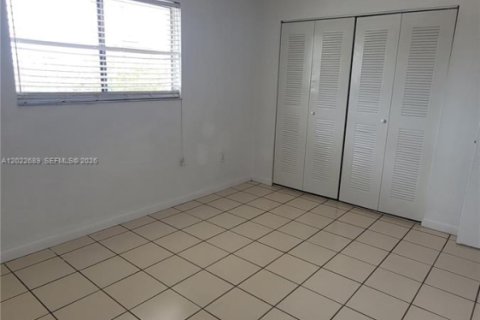 Снять в аренду виллу или дом в Хайалиа, Флорида 2 спальни, 85.93м2, № 2089410 - фото 14