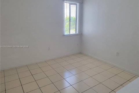 Снять в аренду виллу или дом в Хайалиа, Флорида 2 спальни, 85.93м2, № 2089410 - фото 18