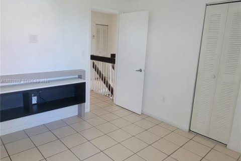 Снять в аренду виллу или дом в Хайалиа, Флорида 2 спальни, 85.93м2, № 2089410 - фото 19
