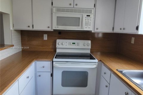 Снять в аренду виллу или дом в Хайалиа, Флорида 2 спальни, 85.93м2, № 2089410 - фото 4