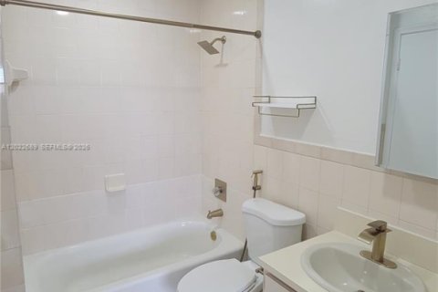 Снять в аренду виллу или дом в Хайалиа, Флорида 2 спальни, 85.93м2, № 2089410 - фото 15