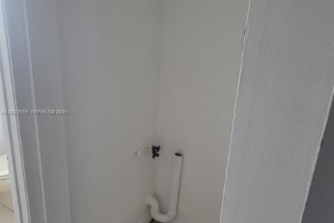 Снять в аренду виллу или дом в Хайалиа, Флорида 2 спальни, 85.93м2, № 2089410 - фото 9