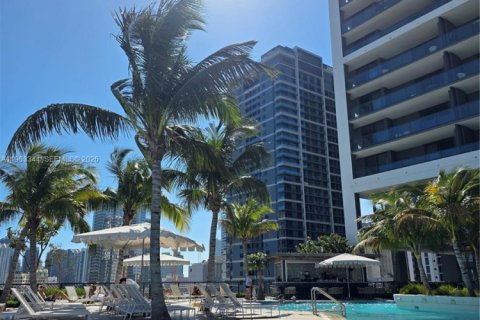 Condo in Miami, Florida, 1 bedroom  № 2081011 - photo 3