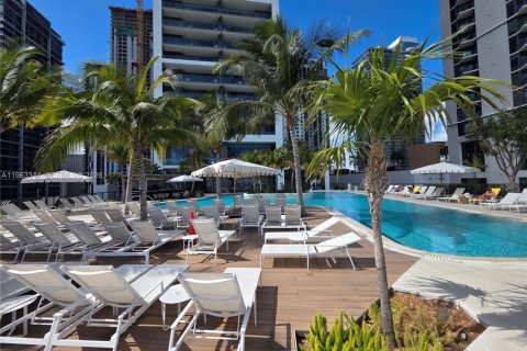 Condo in Miami, Florida, 1 bedroom  № 2081011 - photo 11