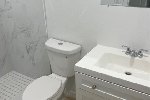 Casa en alquiler en Tampa, Florida, 4 dormitorios, 130.06 m2 № 1883169 - foto 11