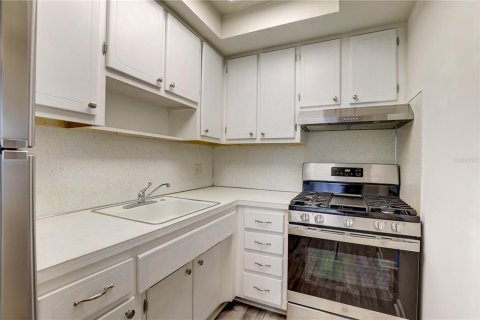 Condo in Saint Petersburg, Florida, 1 bedroom  № 1826726 - photo 3