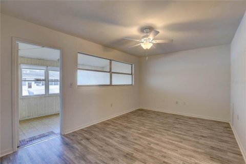 Condo in Saint Petersburg, Florida, 1 bedroom  № 1826726 - photo 9