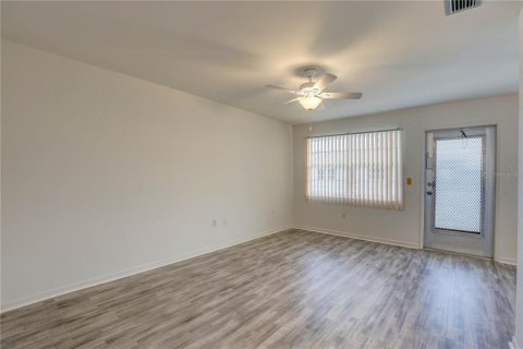 Condo in Saint Petersburg, Florida, 1 bedroom  № 1826726 - photo 2