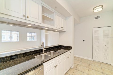 Copropriété à vendre à Sarasota, Floride: 2 chambres, 100.71 m2 № 2195302 - photo 10