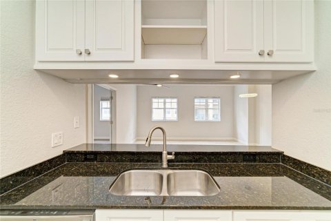 Copropriété à vendre à Sarasota, Floride: 2 chambres, 100.71 m2 № 2195302 - photo 7