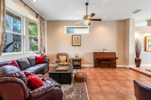 Купить виллу или дом в Пемброк-Пайнс, Флорида 4 спальни, 342.44м2, № 2029454 - фото 13