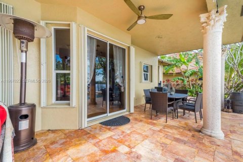 Купить виллу или дом в Пемброк-Пайнс, Флорида 4 спальни, 342.44м2, № 2029454 - фото 28