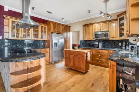 Купить виллу или дом в Пемброк-Пайнс, Флорида 4 спальни, 342.44м2, № 2029454 - фото 4