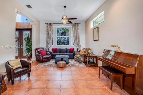 Купить виллу или дом в Пемброк-Пайнс, Флорида 4 спальни, 342.44м2, № 2029454 - фото 12