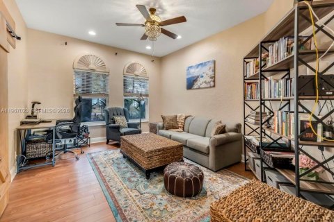 Купить виллу или дом в Пемброк-Пайнс, Флорида 4 спальни, 342.44м2, № 2029454 - фото 15