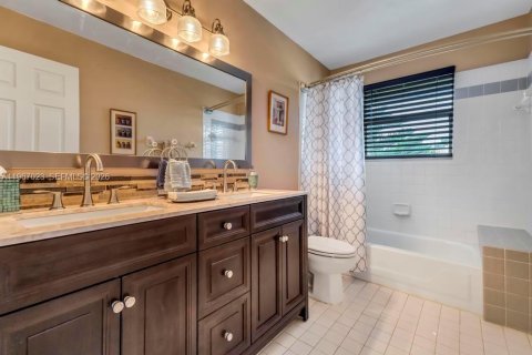 Купить виллу или дом в Пемброк-Пайнс, Флорида 4 спальни, 342.44м2, № 2029454 - фото 19