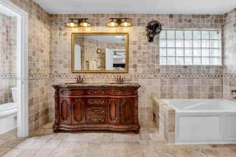 Купить виллу или дом в Пемброк-Пайнс, Флорида 4 спальни, 342.44м2, № 2029454 - фото 23