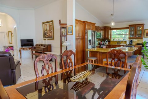 House in Miami, Florida 4 bedrooms, 186.18 sq.m. № 2248062 - photo 21