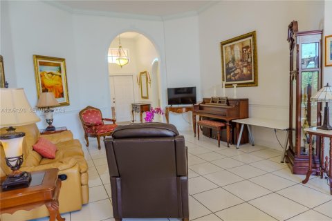 House in Miami, Florida 4 bedrooms, 186.18 sq.m. № 2248062 - photo 8