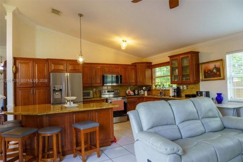 House in Miami, Florida 4 bedrooms, 186.18 sq.m. № 2248062 - photo 25